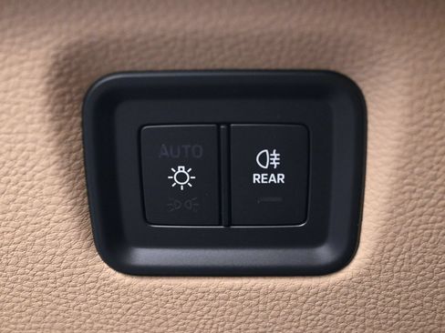 Certified 2026 Porsche Cayenne AWD/4WD image 25
