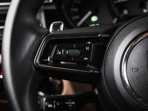 Certified 2026 Porsche Macan AWD/4WD image 17