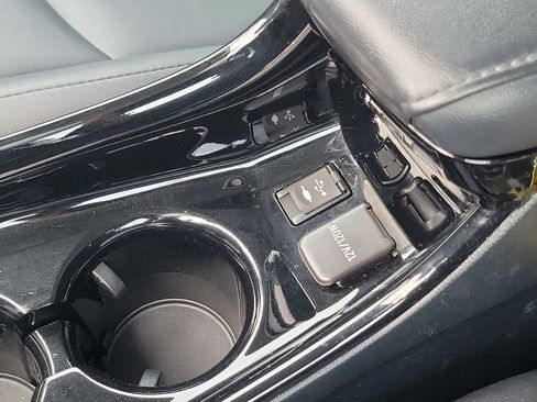 Used 2019 Toyota Prius Prime Premium image 30