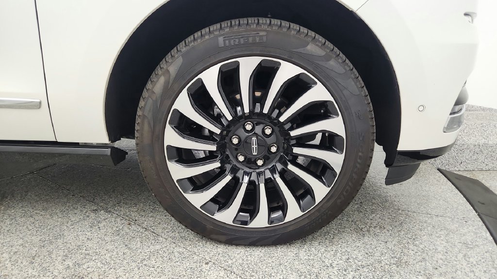 Used 2024 Lincoln Navigator Black Label AWD/4WD image 25