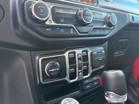 Used 2023 Jeep Wrangler Unlimited image 36