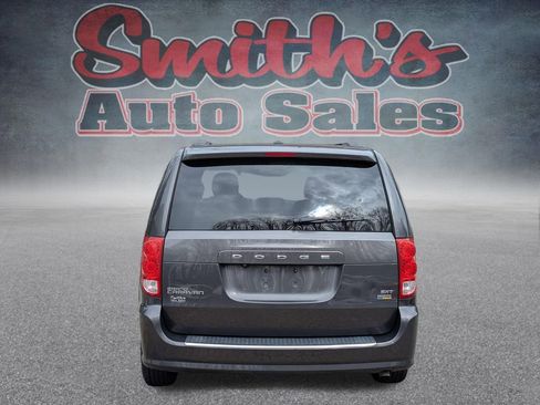 Used 2019 Dodge Grand Caravan SXT image 5