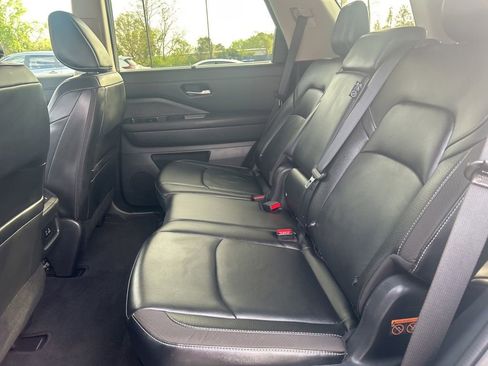 Certified 2025 Nissan Pathfinder SL FWD image 23