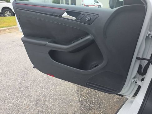 Used 2017 Volkswagen Jetta GLI FWD image 27