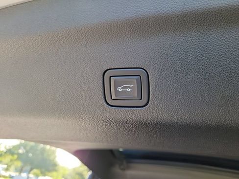 Used 2023 GMC Yukon Denali AWD/4WD image 10