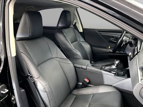 Used 2025 Lexus ES 300h w/ Premium Package FWD image 9