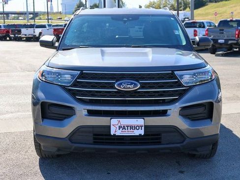Used 2022 Ford Explorer XLT RWD image 2