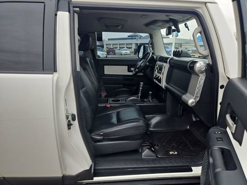 Used 2014 Toyota FJ Cruiser 4WD w/ Upgrade Package image 14