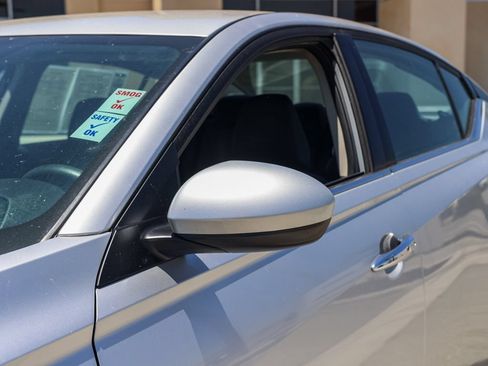 Used 2021 Nissan Altima 2.5 S FWD image 12