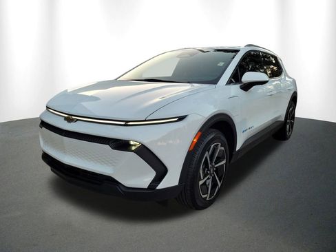 New 2026 Chevrolet Equinox EV LT image 2