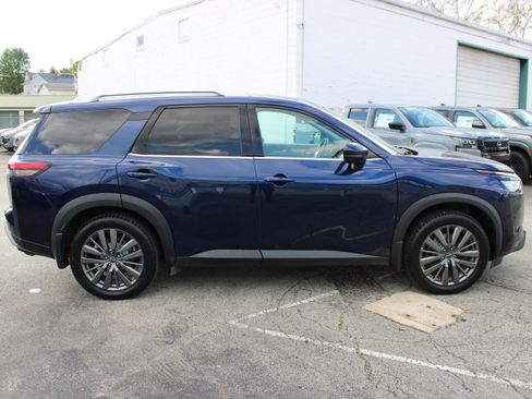 Certified 2022 Nissan Pathfinder SL w/ SL Premium Package AWD/4WD image 10
