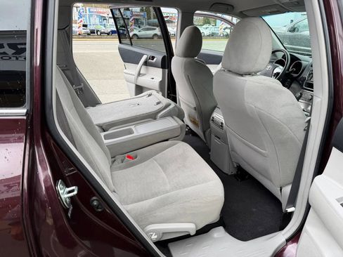 Used 2013 Toyota Highlander Plus AWD/4WD image 20