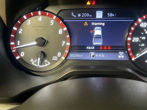 Used 2023 Nissan Titan PRO-4X w/ Pro-4x Convenience Package AWD/4WD image 21