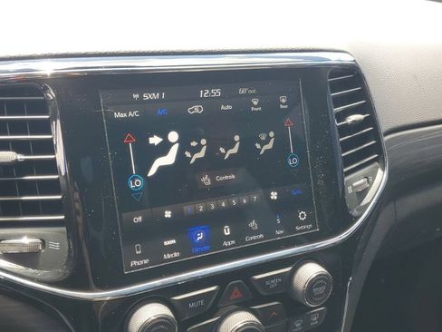Used 2019 Jeep Grand Cherokee Altitude AWD/4WD image 20