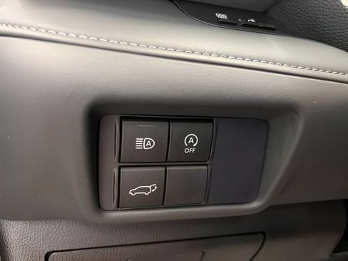 Used 2025 Toyota Highlander XSE AWD/4WD image 25