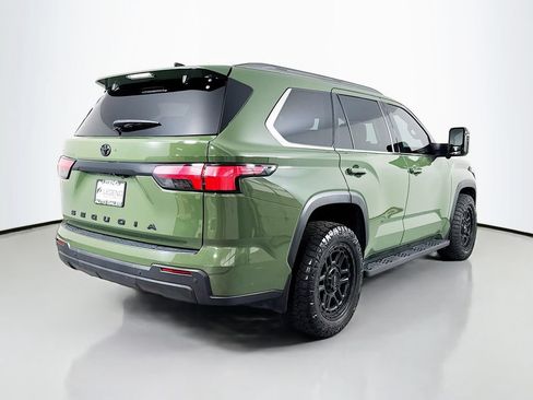 Used 2023 Toyota Sequoia SR5 w/ SR5 Premium Package AWD/4WD image 4