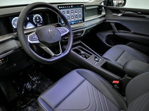 New 2026 Volkswagen Tiguan SE image 6