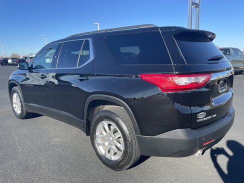 Used 2020 Chevrolet Traverse LT w/ Driver Confidence II Package image 3
