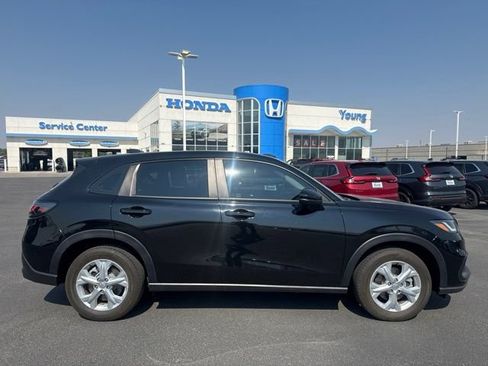 Used 2025 Honda HR-V LX image 3