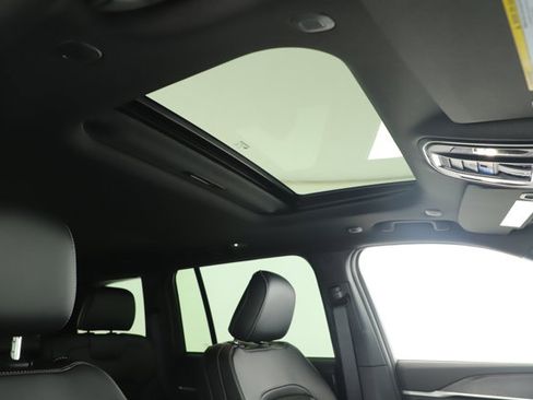 New 2026 Jeep Grand Cherokee Altitude image 16