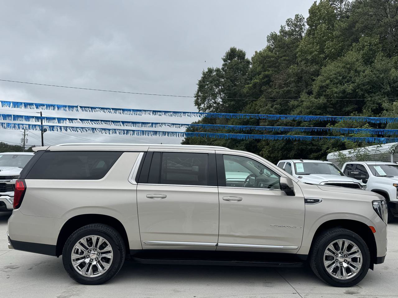 Used 2021 GMC Yukon XL Denali w/ Advanced Technology Package AWD/4WD image 8