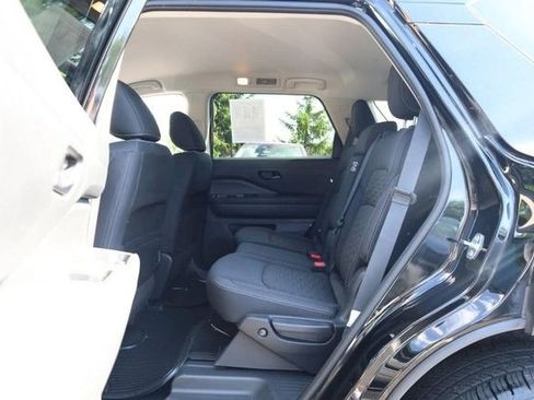 Certified 2025 Nissan Pathfinder SV FWD image 22
