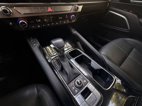 Used 2024 Kia Telluride EX w/ EX Captain's Chair Package AWD/4WD image 15