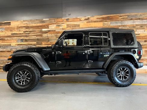 Used 2025 Jeep Wrangler Unlimited Sport AWD/4WD image 18