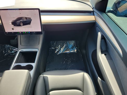 Used 2024 Tesla Model Y Long Range AWD/4WD image 15