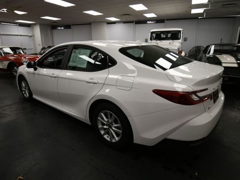 Certified 2025 Toyota Camry LE image 5