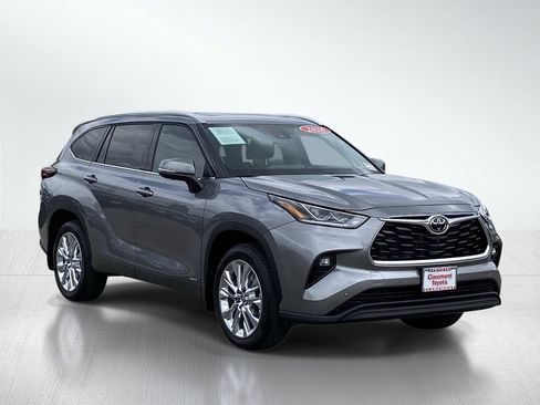 Certified 2026 Toyota Highlander Limited AWD/4WD image 12