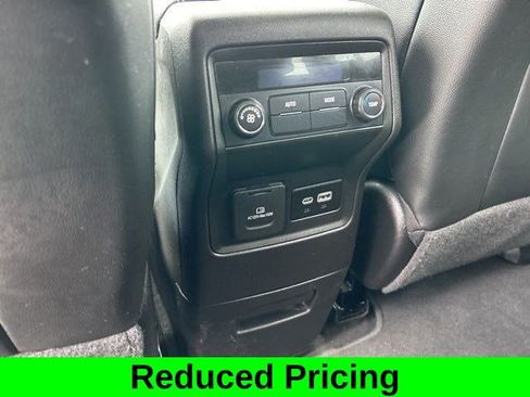 Used 2023 GMC Acadia SLT image 36