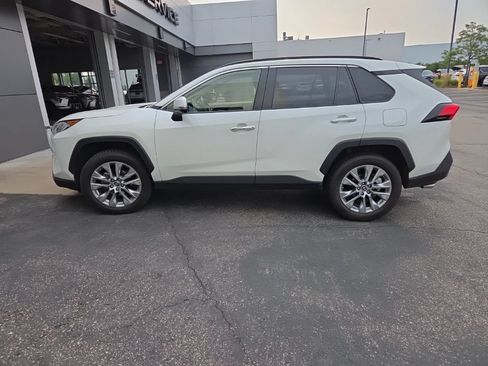 Used 2019 Toyota RAV4 Limited w/ Advanced Technology Package AWD/4WD image 6