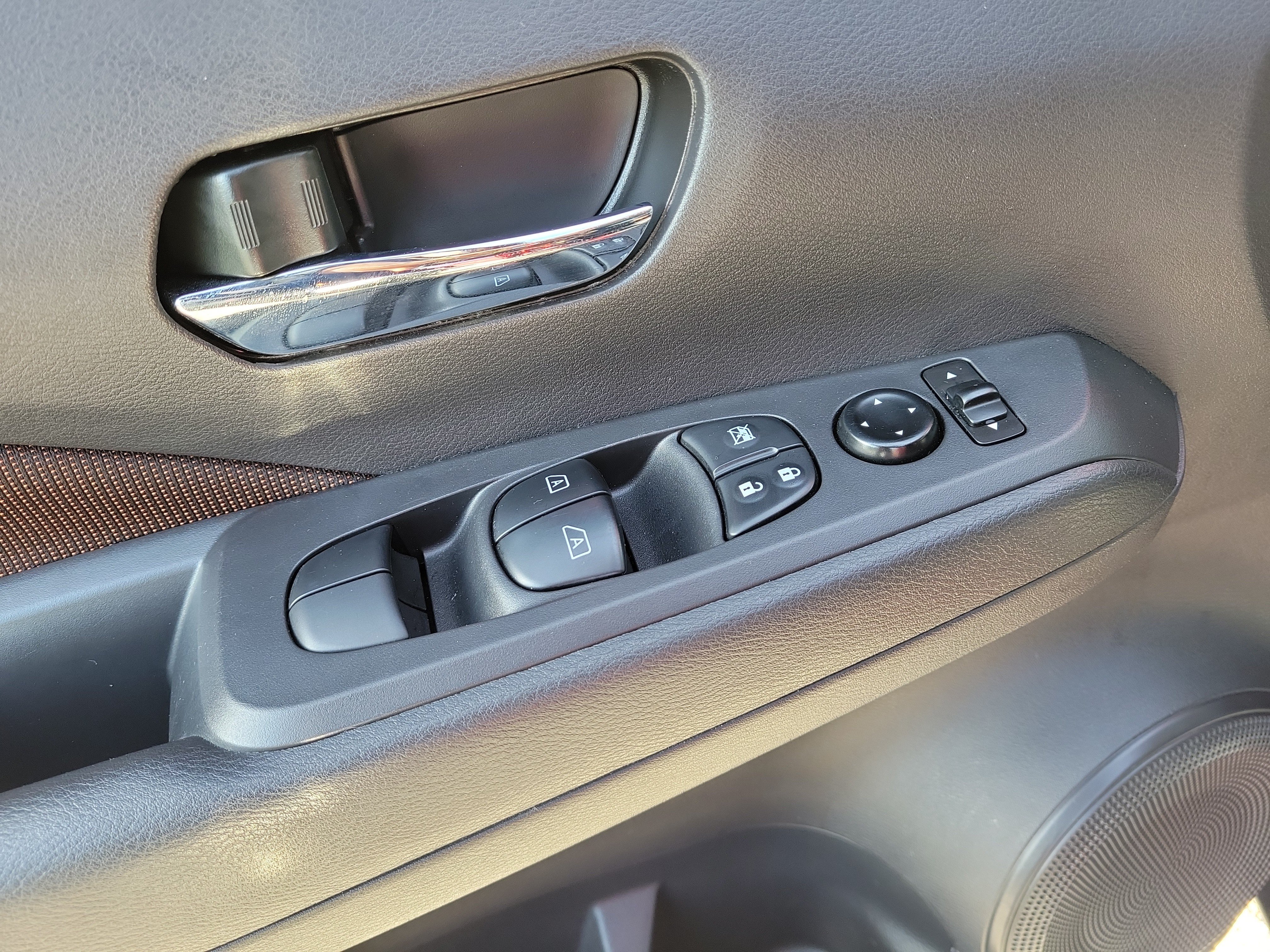 Certified 2023 Nissan Kicks SR FWD image 16