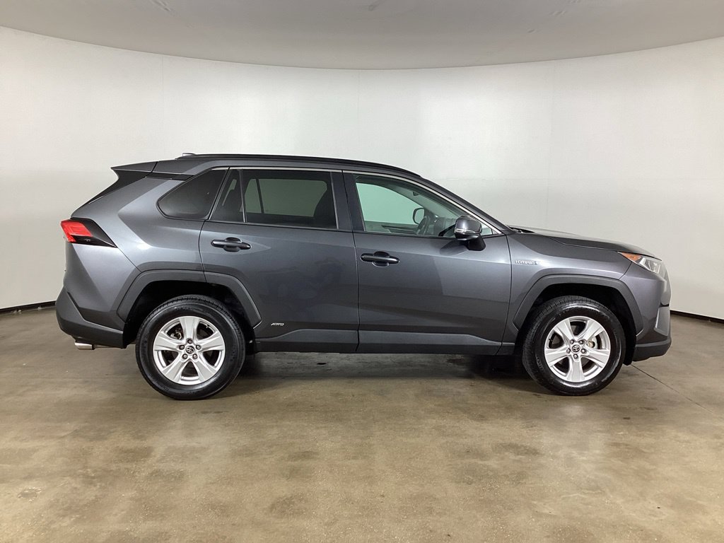 Used 2021 Toyota RAV4 XLE AWD/4WD image 4