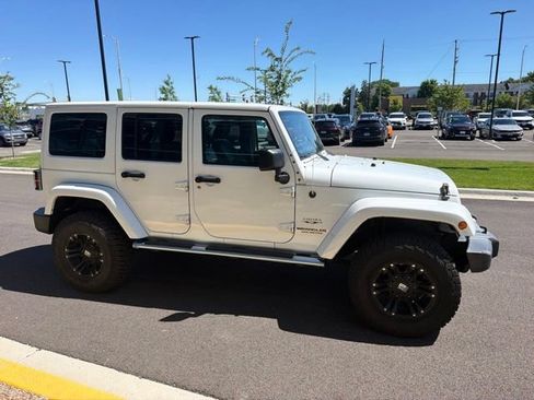Used 2017 Jeep Wrangler Unlimited Sahara w/ Mopar Chrome Edition Group AWD/4WD image 11