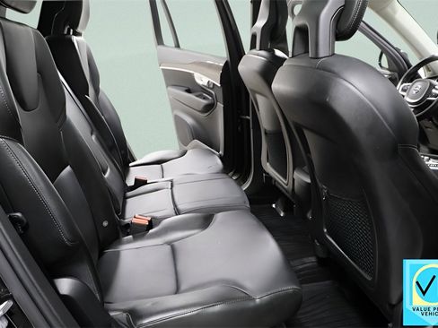 Used 2018 Volvo XC90 T5 Momentum w/ Convenience Package image 31