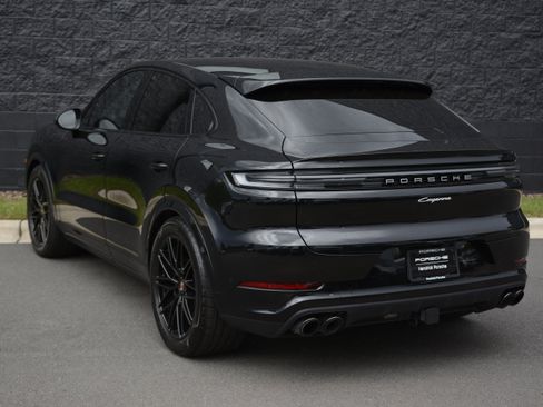 Certified 2026 Porsche Cayenne Coupe AWD/4WD image 3