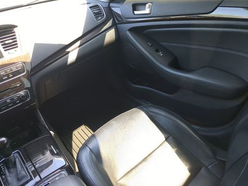 Used 2014 Kia Cadenza Premium w/ Technology Package FWD image 14