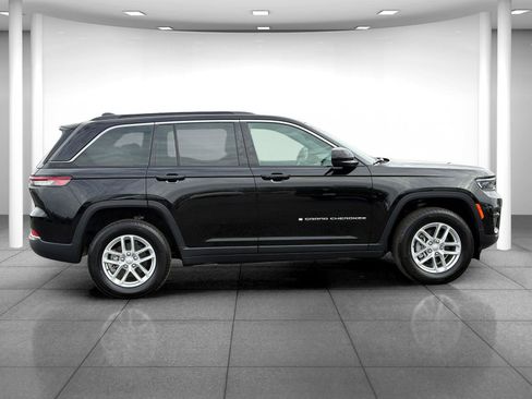 Used 2024 Jeep Grand Cherokee Laredo X w/ Luxury Tech Group I image 8