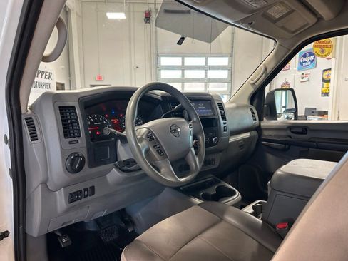 Used 2019 Nissan NV 2500 SV RWD image 14