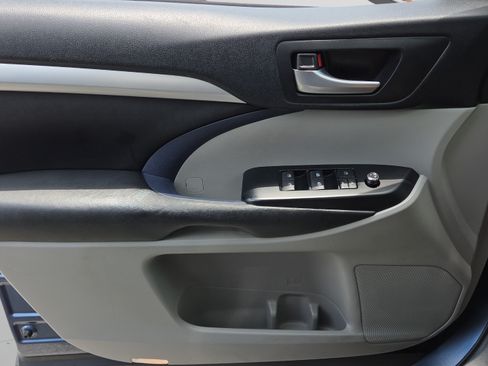 Used 2017 Toyota Highlander XLE FWD image 34