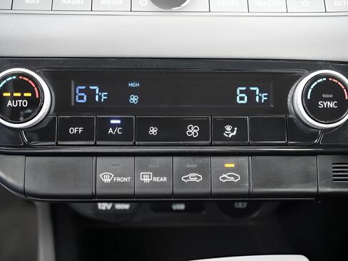 Certified 2024 Hyundai Elantra SEL FWD image 31