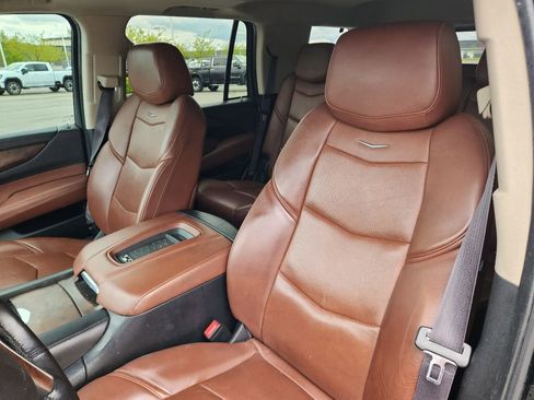 Used 2016 Cadillac Escalade Premium AWD/4WD image 3