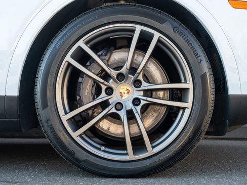 Certified 2023 Porsche Cayenne Coupe image 15