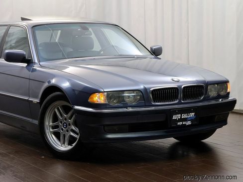 Used 2001 BMW 740i RWD image 2