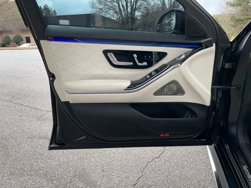 Used 2022 Mercedes-Benz S 580 4MATIC Sedan w/ AMG Line Package image 14