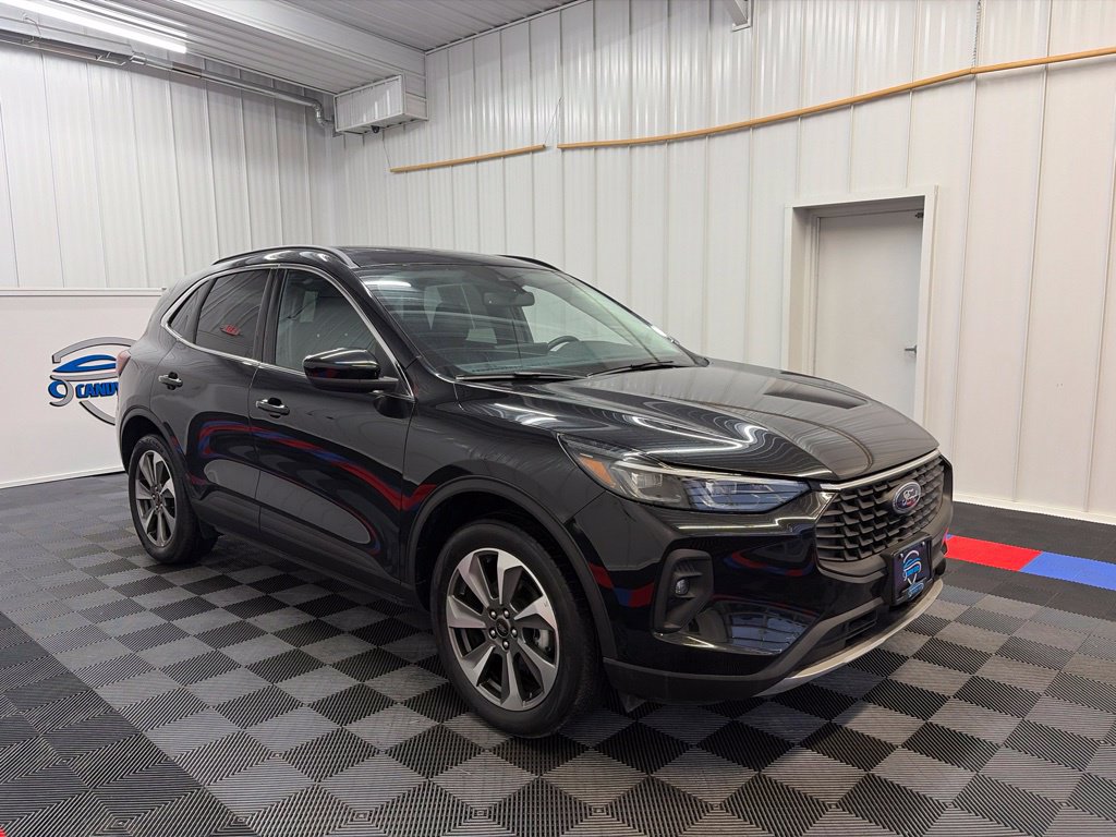 Used 2025 Ford Escape Platinum AWD/4WD image 3