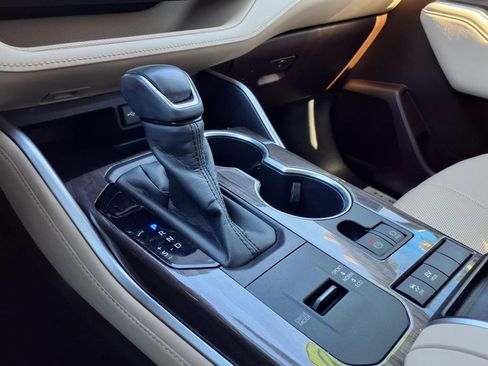 Used 2020 Toyota Highlander Limited image 29