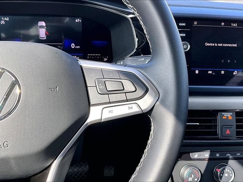 Used 2022 Volkswagen Taos SE image 25